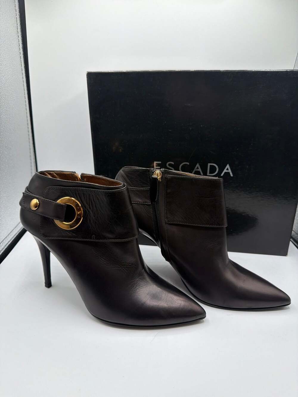 ⭐️ Women’s Escada Black Leather Grommet Ankle Boots Size 9.5 Preppy Luxury